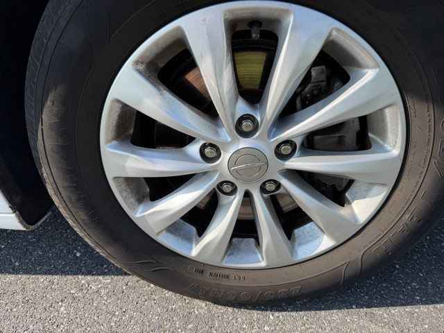 Used 2019 Chrysler Pacifica Touring-L FWD image 27