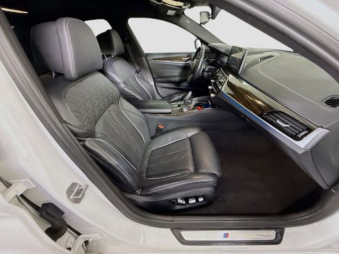 Used 2023 BMW 530e w/ M Sport Package image 29