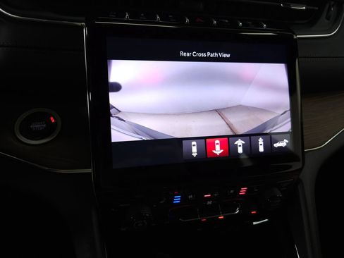 Used 2025 Jeep Grand Cherokee Summit AWD/4WD image 30
