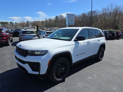 New 2026 Jeep Grand Cherokee Altitude AWD/4WD image 8