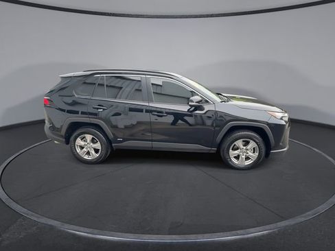 Used 2025 Toyota RAV4 XLE w/ Convenience Package image 18