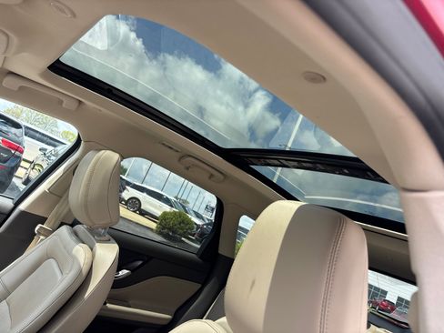 Certified 2022 Lincoln Corsair AWD w/ Premium Package image 24