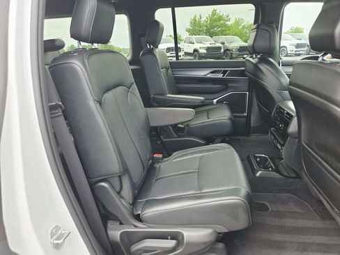 Used 2025 Jeep Wagoneer Series II w/ Premium Group I AWD/4WD image 18