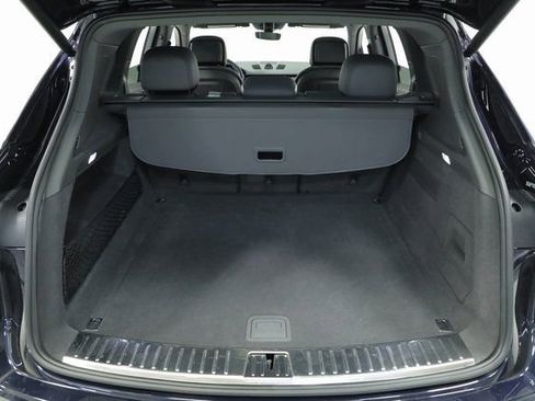 Used 2022 Porsche Cayenne Platinum Edition image 40