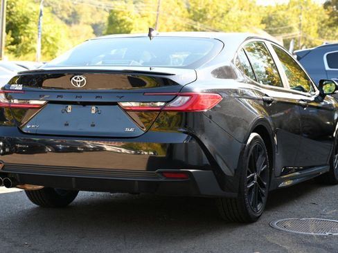Used 2025 Toyota Camry SE image 6