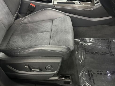 Used 2022 Audi SQ5 Premium Plus w/ Premium Plus Package image 46