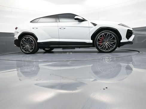 Used 2025 Lamborghini Urus SE AWD/4WD image 34