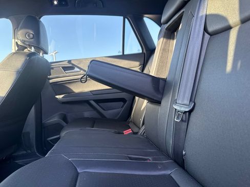Used 2020 Volkswagen Atlas Cross Sport SE w/ Panoramic Sunroof Package FWD image 35