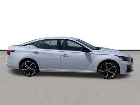 Used 2024 Nissan Altima 2.5 SR FWD image 4
