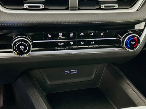 Used 2025 Chevrolet Equinox LT image 24