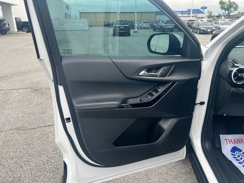 Used 2025 Chevrolet Equinox LT FWD image 14
