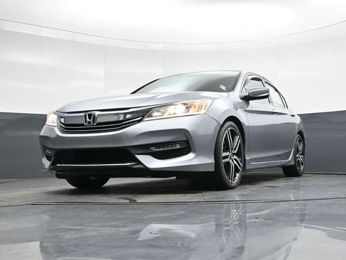 Used 2017 Honda Accord Sport image 39