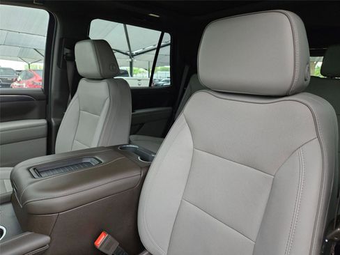 Used 2023 GMC Yukon SLT AWD/4WD image 11