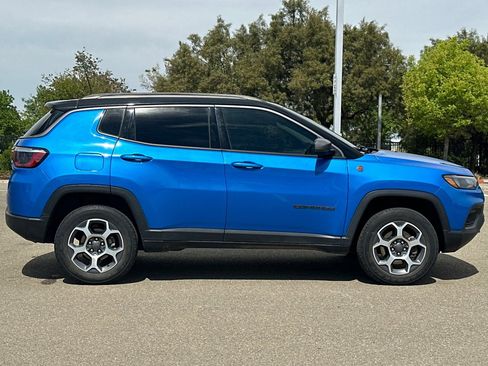 Used 2022 Jeep Compass Trailhawk image 3