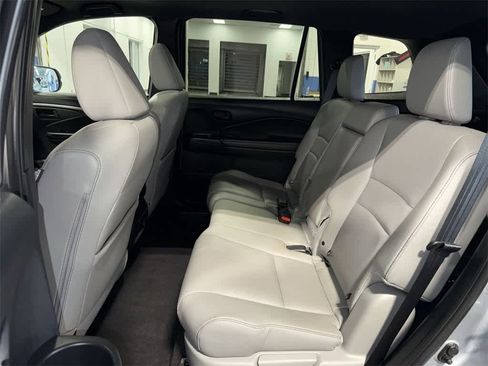 Certified 2025 Honda Passport EX-L image 17