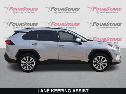Used 2020 Toyota RAV4 XLE Premium image 3