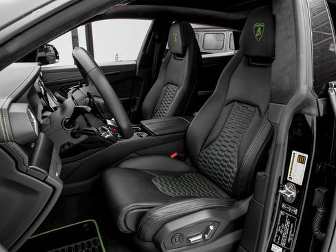 Used 2021 Lamborghini Urus AWD/4WD image 16