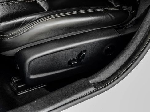 Used 2019 Chrysler 300 S image 33