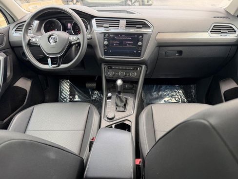 Used 2021 Volkswagen Tiguan SE w/ Panoramic Sunroof Package AWD/4WD image 12