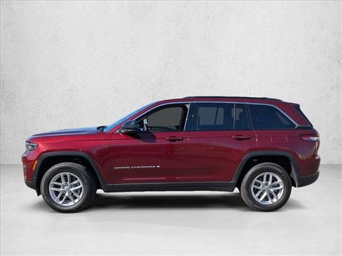 Used 2025 Jeep Grand Cherokee Laredo X w/ Trailer Tow Package AWD/4WD image 9