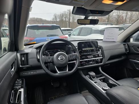 Certified 2023 Nissan Pathfinder SL w/ Black Appearance Package image 3