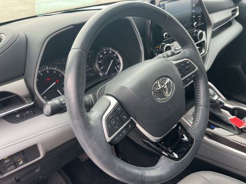 Used 2022 Toyota Highlander Limited image 14