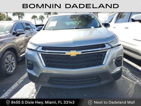 Used 2023 Chevrolet Traverse LS image 2