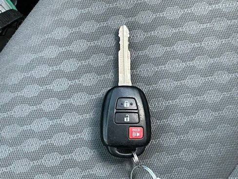 Used 2023 Toyota Tacoma SR AWD/4WD image 18