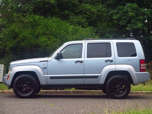 Used 2012 Jeep Liberty Arctic AWD/4WD image 2