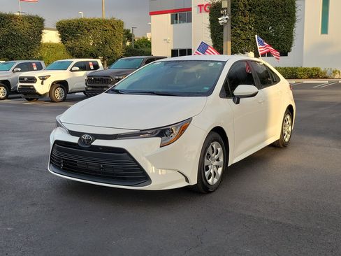 Used 2026 Toyota Corolla LE image 6