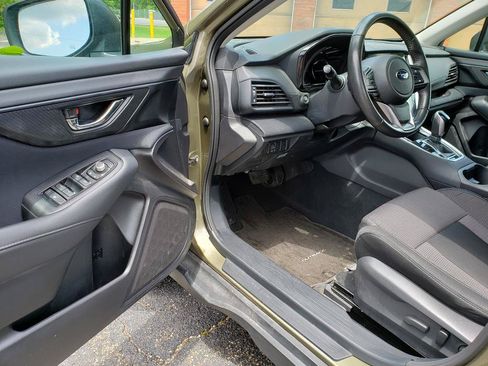 Used 2023 Subaru Outback Premium AWD/4WD image 4