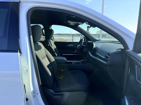 Used 2024 Chevrolet Traverse LS image 11
