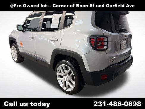 Used 2021 Jeep Renegade Latitude AWD/4WD image 3