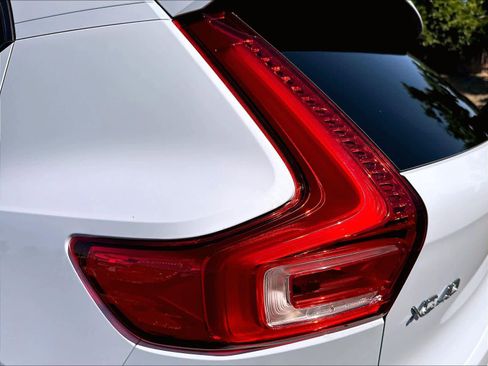 Used 2026 Volvo XC40 B5 Plus w/ Protection Package Premier AWD/4WD image 32