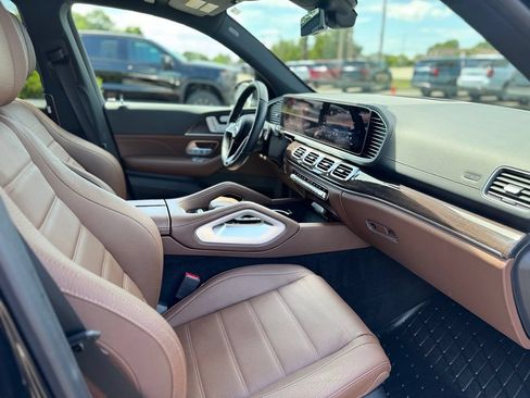 Used 2024 Mercedes-Benz GLS 450 4MATIC image 11