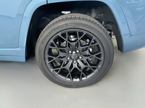 New 2026 Jeep Grand Cherokee Summit w/ Obsidian Package AWD/4WD image 17