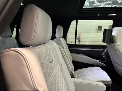 Used 2025 Cadillac Escalade Sport Platinum AWD/4WD image 37