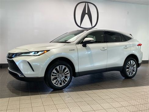 Used 2021 Toyota Venza Limited image 3