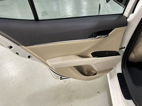 Used 2020 Toyota Camry XLE image 23
