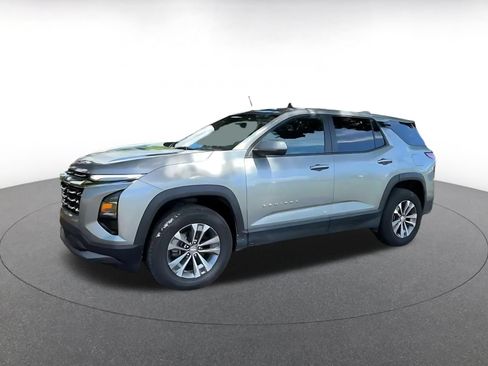 Used 2025 Chevrolet Equinox LT FWD image 6