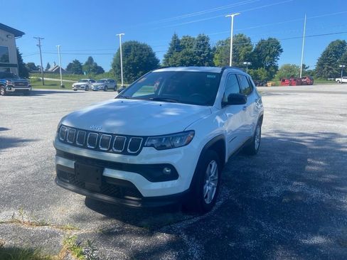 Used 2022 Jeep Compass Latitude AWD/4WD image 3