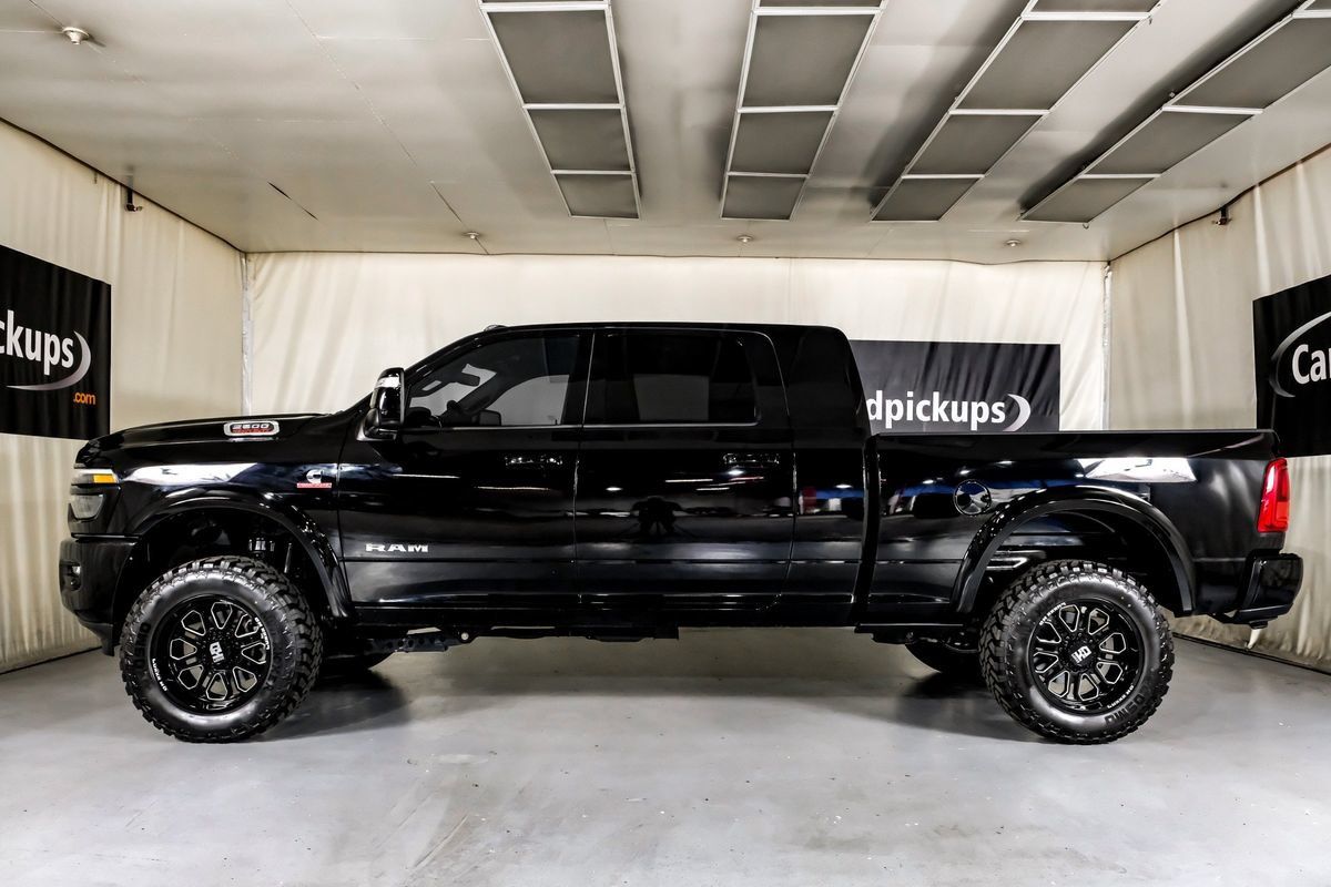 Used 2025 RAM 2500 Laramie AWD/4WD image 12