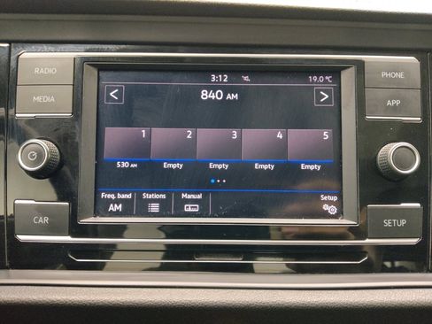 Used 2019 Volkswagen Jetta SE w/ Cold Weather Package FWD image 25