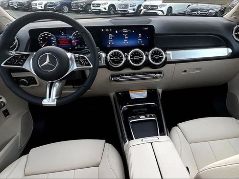 New 2026 Mercedes-Benz GLB 250 4MATIC image 5