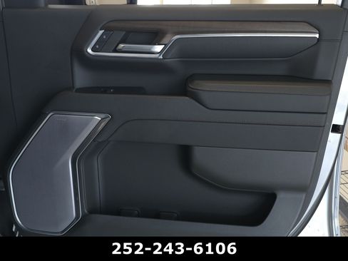 Used 2024 Chevrolet Silverado 2500 High Country w/ Technology Package AWD/4WD image 37