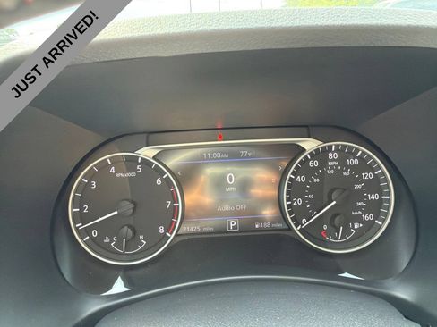 Certified 2025 Nissan Sentra SR w/ SR Premium Package FWD image 9