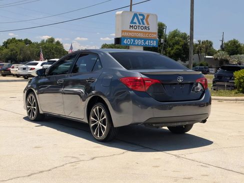 Used 2017 Toyota Corolla SE FWD image 2