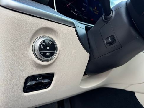 Used 2025 Mercedes-Benz C 300 Sedan image 15