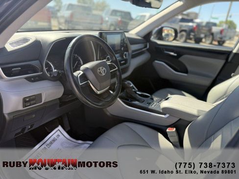 Used 2022 Toyota Highlander XLE image 10