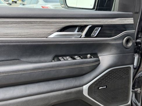 Used 2024 Jeep Wagoneer L Series II w/ Flexible Seating Group RWD image 13